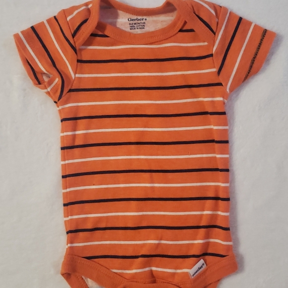Gerber onesie lot 4️⃣ pieces - Picture 5 of 5